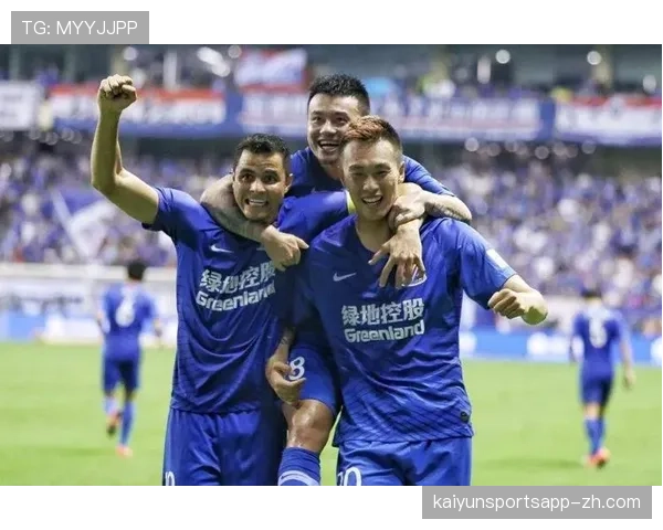 海登海姆背身做墙战术，利用快翼与中锋配合打穿压迫